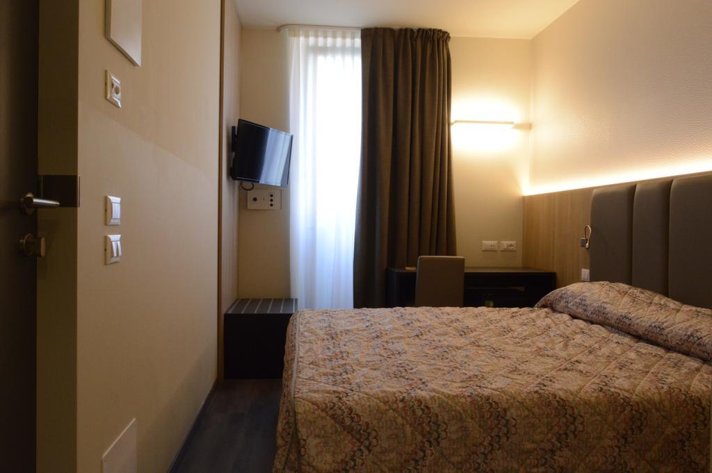 Hotel Alexander Mestre Esterno foto